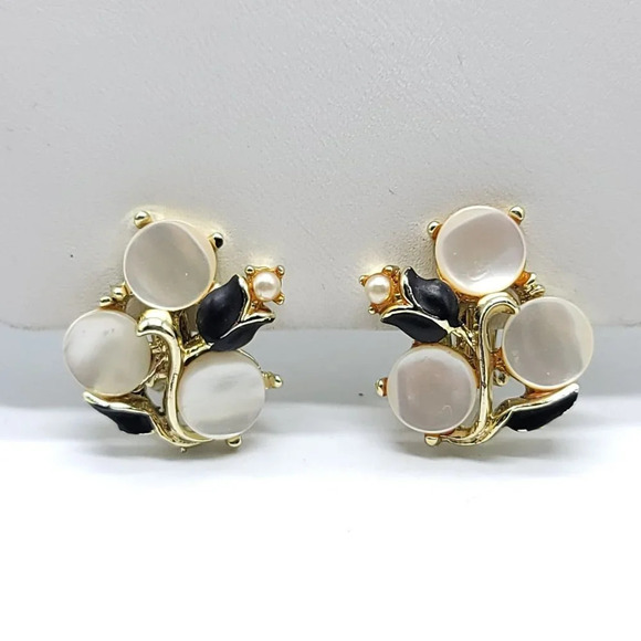 Gold Tone Black Enamel Tulip Faux Pearl Mother Of Pearl Circle Clip On Earrings - Picture 1 of 4